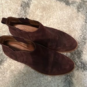 Brown suede low Chelsea boots